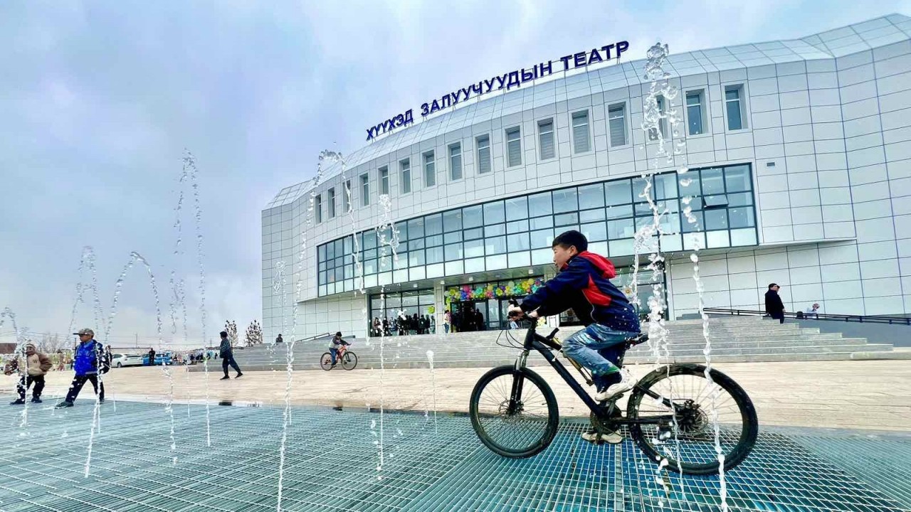 Х.Нямбаатар: Хүүхэд, залуучуудын театр орчимд спортын цогцолбор, тусгай сургууль байгуулна